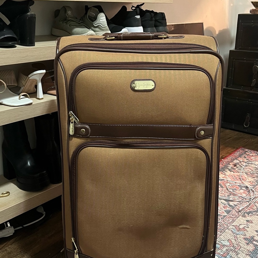 JESSICA SIMPSON rolling luggage, 2 piece matching met, carry on & larger piece